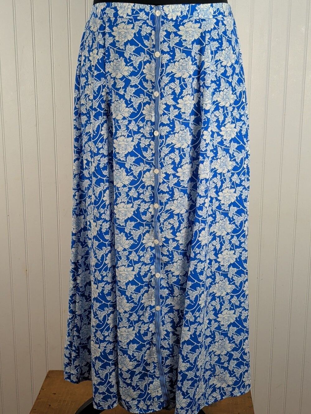 Max Studio Blue & White Floral Faux Button-Front Maxi Skirt Large